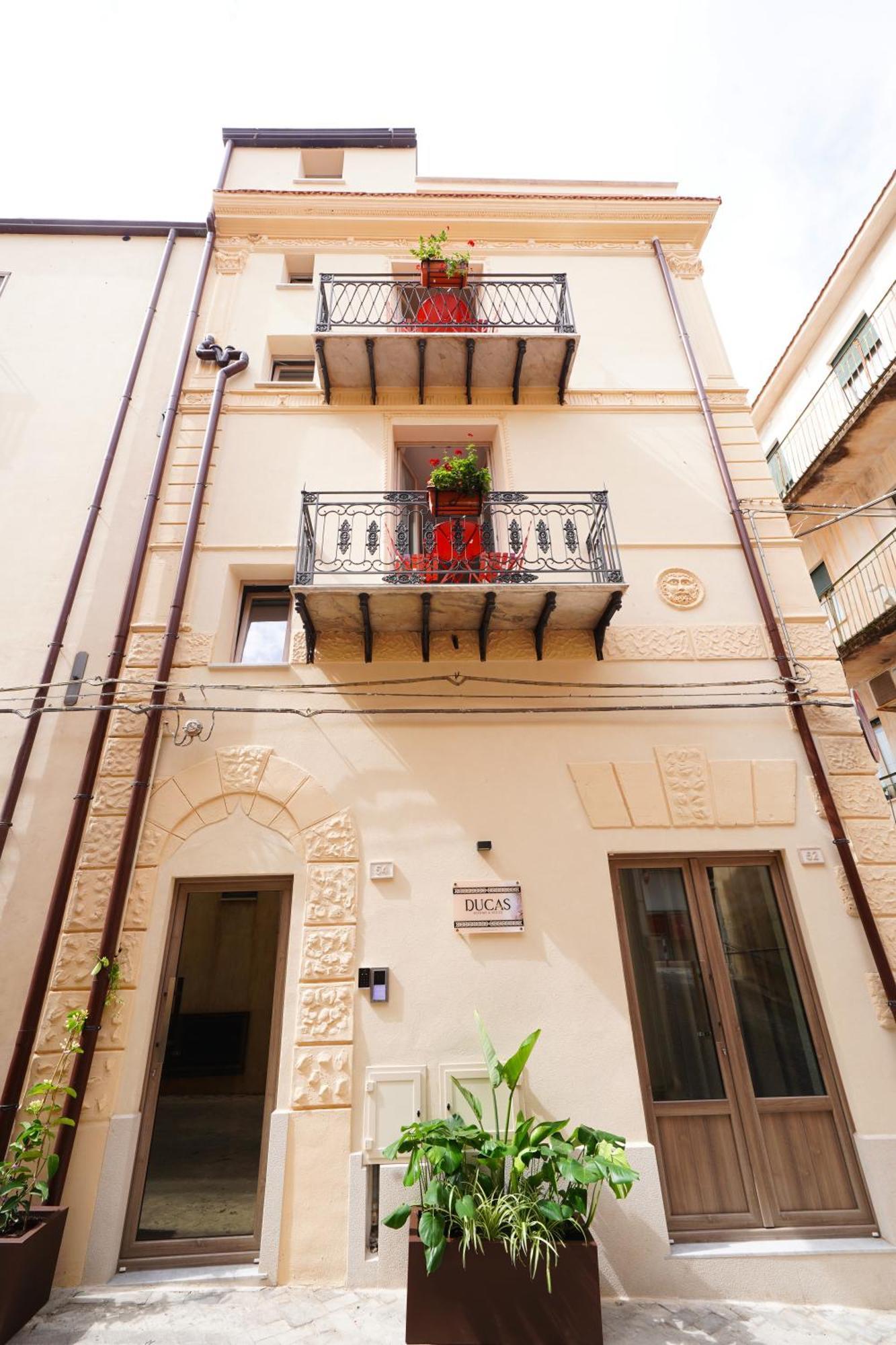 Ducas Rooms And Suite Lascari Exterior photo