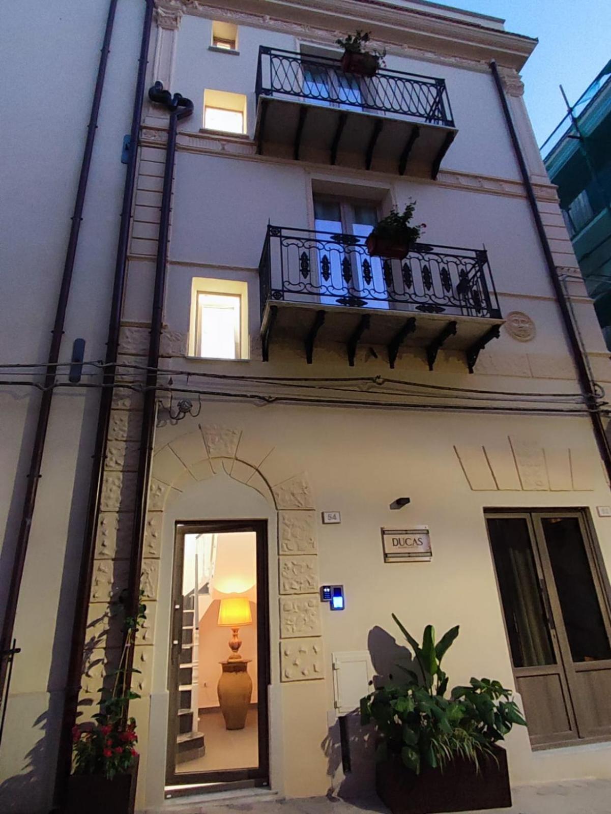 Ducas Rooms And Suite Lascari Exterior photo
