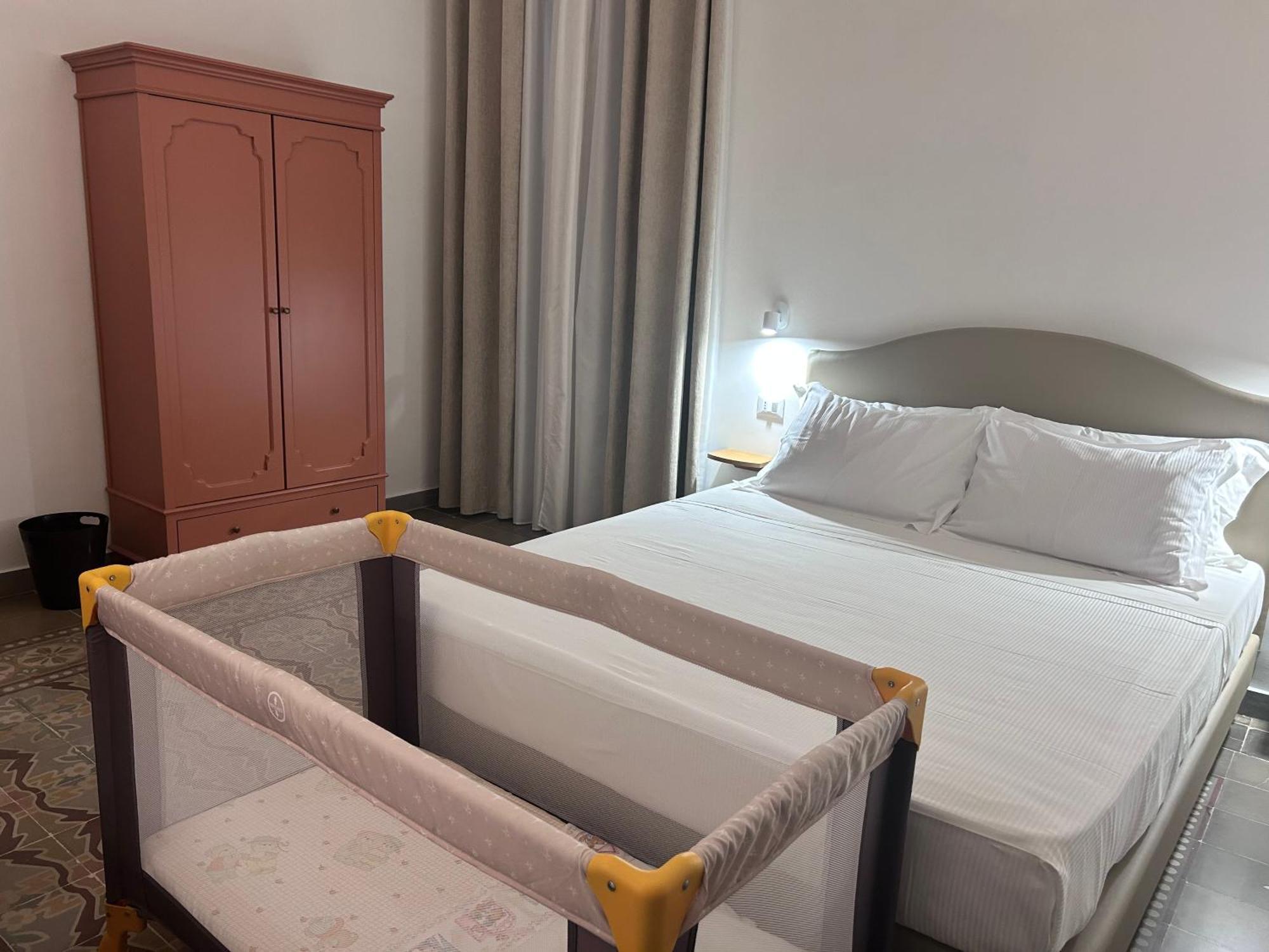 Ducas Rooms And Suite Lascari Exterior photo